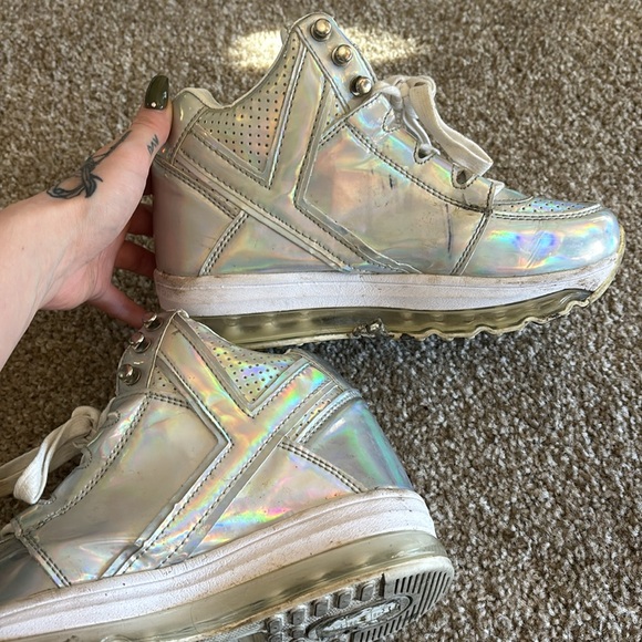 YRU Qozmo Aiire Silver Holographic High Top Sneakers - Picture 4 of 8